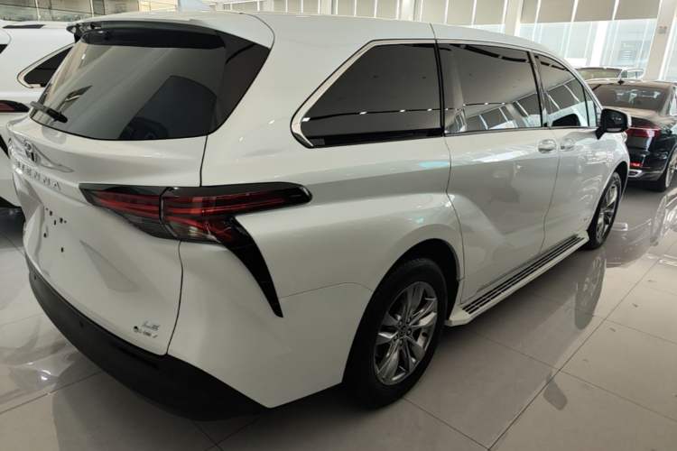 Used Toyota SIENNA 2024 2.5L Hybrid Comfort Edition Rear Right 45 Deg