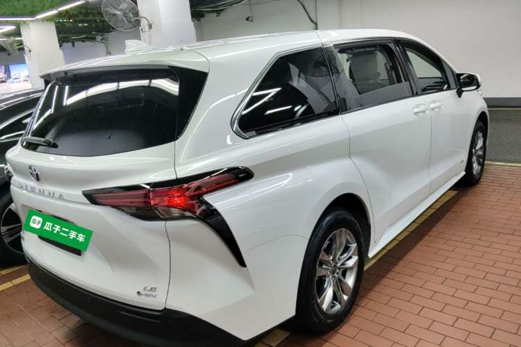 Used Toyota SIENNA 2024 2.5L Hybrid Comfort Edition Rear Right 45 Deg