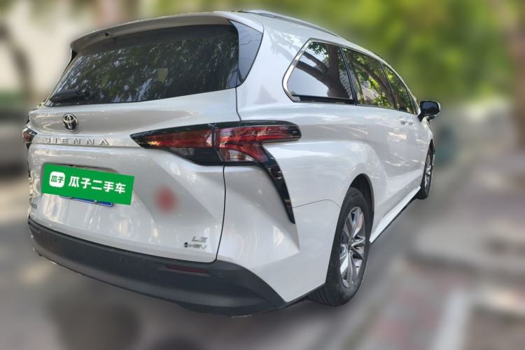 Used Toyota SIENNA 2024 2.5L Hybrid Comfort Edition Rear Right 45 Deg