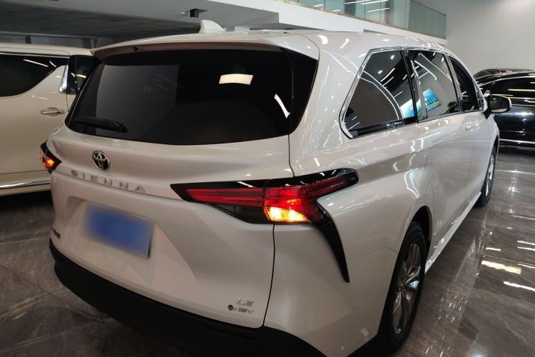 Used Toyota SIENNA 2024 2.5L Hybrid Comfort Edition Rear Right 45 Deg