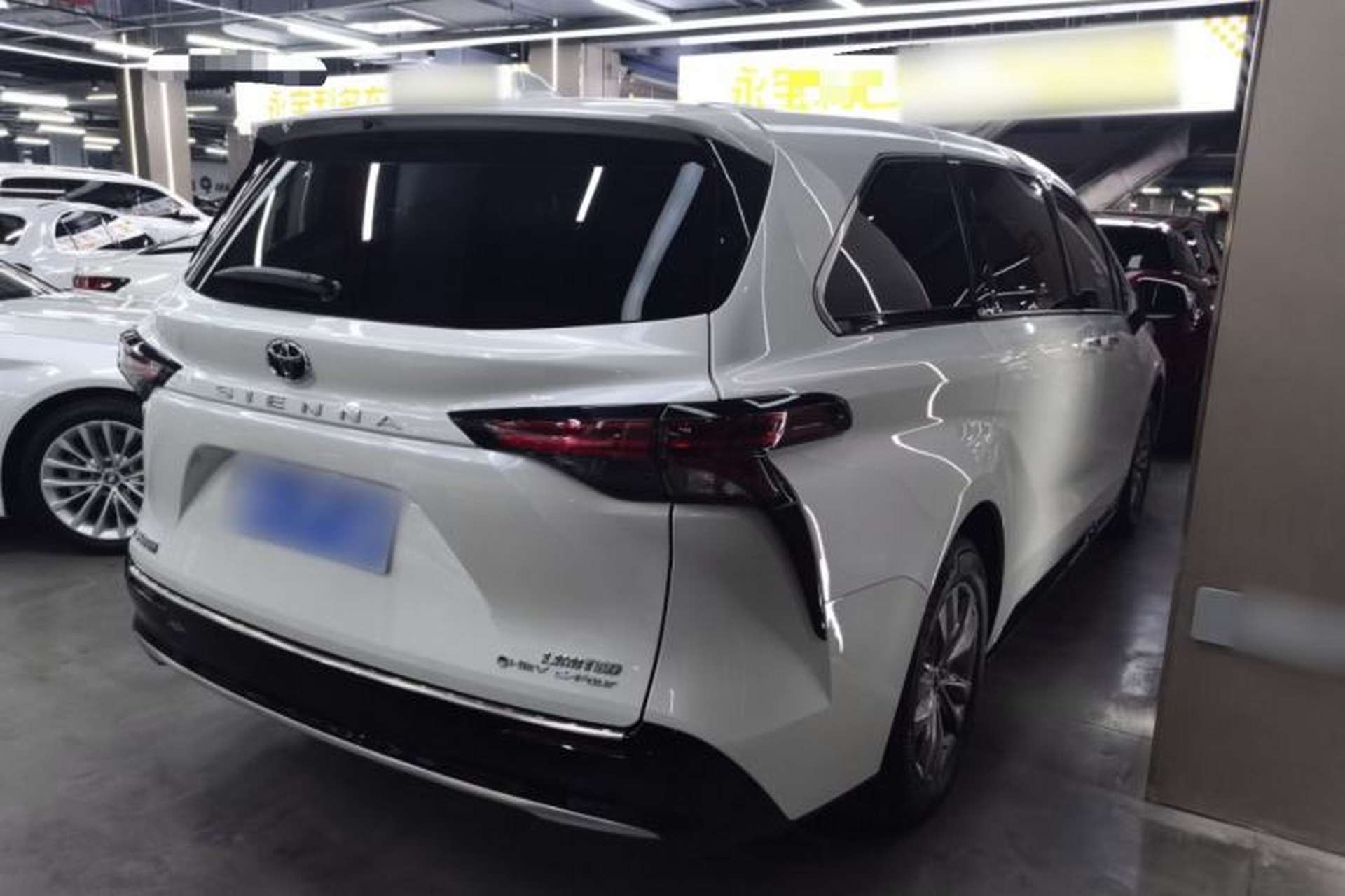 Used Toyota SIENNA 2024 2.5L Hybrid Four-Wheel Drive Prestige Edition Rear Right 45 Deg