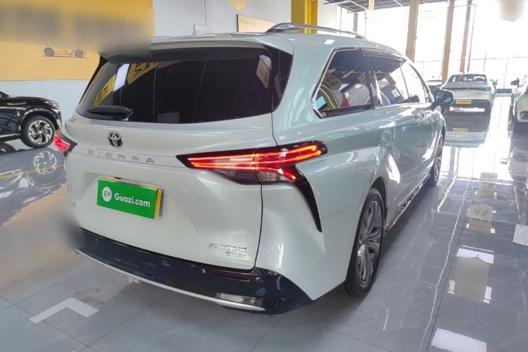 Used Toyota SIENNA 2024 2.5L Hybrid Platinum Edition Rear Right 45 Deg