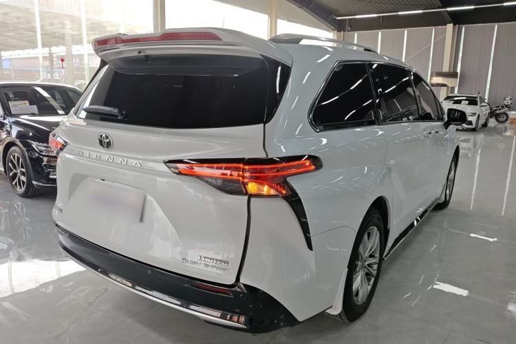 Used Toyota SIENNA 2024 2.5L Hybrid Four-Wheel Drive Prestige Edition Rear Right 45 Deg