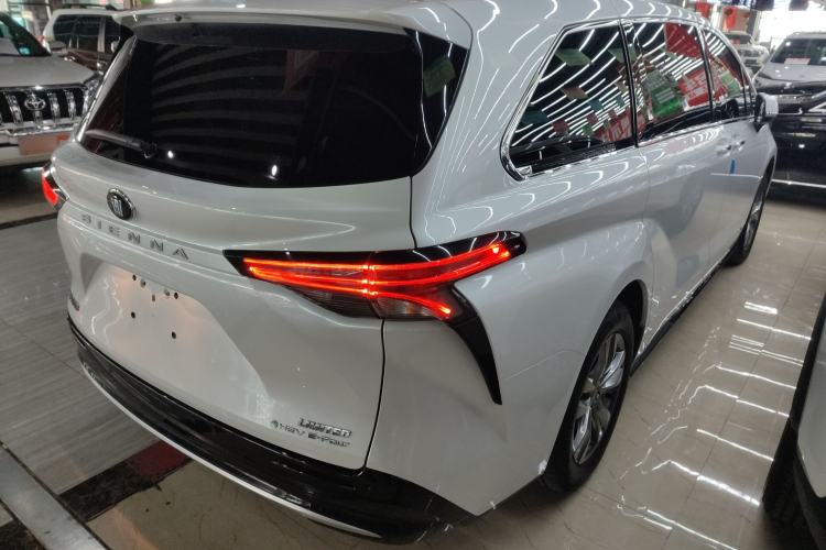 Used Toyota SIENNA 2024 2.5L Hybrid Four-Wheel Drive Prestige Edition Rear Right 45 Deg