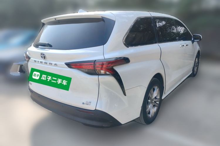 Used Toyota SIENNA 2024 2.5L Hybrid Comfort Edition Rear Right 45 Deg