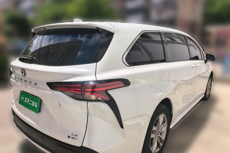 Used Toyota SIENNA 2024 2.5L Hybrid Comfort Edition Rear Right 45 Deg