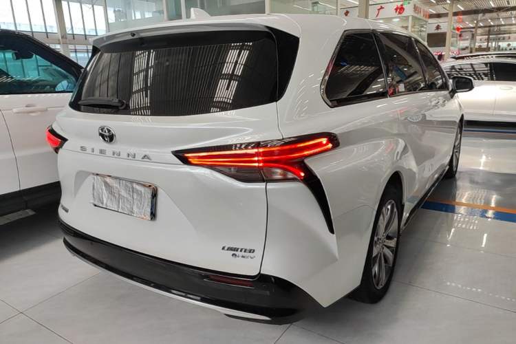 Used Toyota SIENNA 2024 2.5L Hybrid Luxury Edition Rear Right 45 Deg