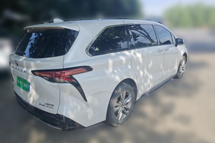 Used Toyota SIENNA 2024 2.5L Hybrid Four-Wheel Drive Luxury Edition Rear Right 45 Deg