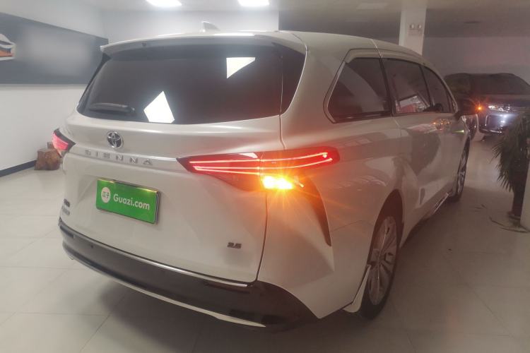 Used Toyota SIENNA 2024 2.5L Hybrid Luxury Edition Rear Right 45 Deg