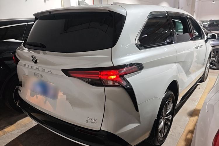Used Toyota SIENNA 2024 2.5L Hybrid Luxury Edition Rear Right 45 Deg