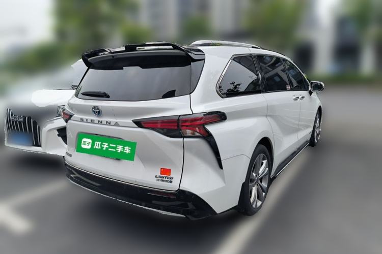 Used Toyota SIENNA 2024 2.5L Hybrid Luxury Edition Rear Right 45 Deg