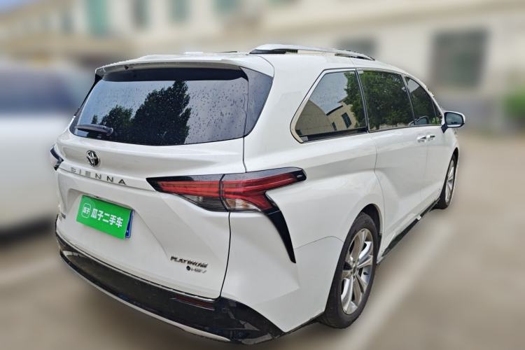 Used Toyota SIENNA 2024 2.5L Hybrid Platinum Edition Rear Right 45 Deg
