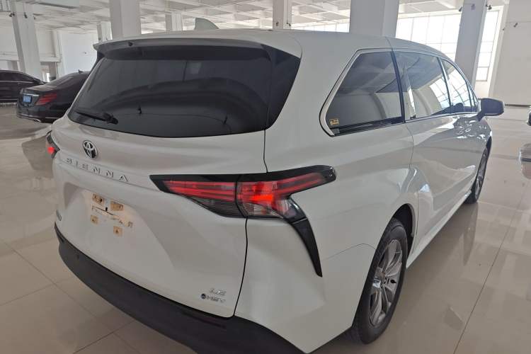 Used Toyota SIENNA 2024 2.5L Hybrid Comfort Edition Rear Right 45 Deg