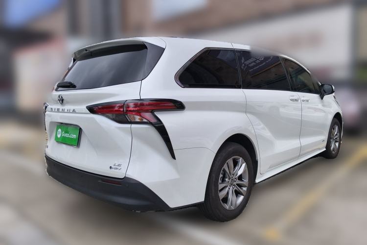 Used Toyota SIENNA 2024 2.5L Hybrid Comfort Edition Rear Right 45 Deg