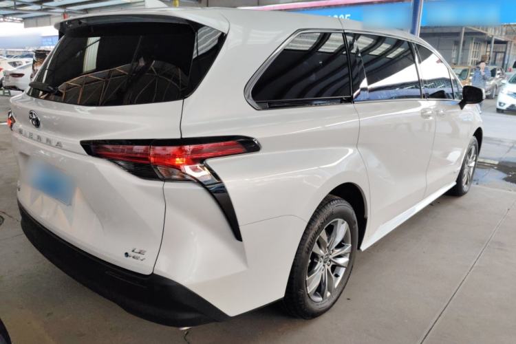 Used Toyota SIENNA 2024 2.5L Hybrid Comfort Edition Rear Right 45 Deg