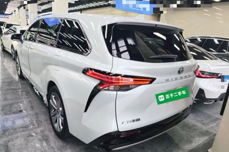 Used Toyota SIENNA 2024 2.5L Hybrid Luxury Edition Rear