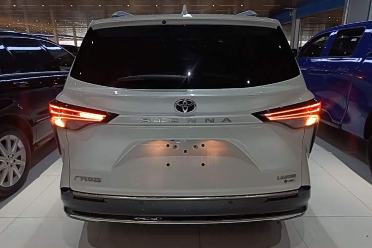 Used Toyota SIENNA 2024 2.5L Hybrid Luxury Edition Rear