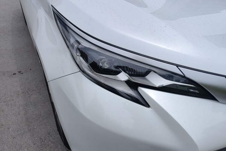 Used Toyota SIENNA 2024 2.5L Hybrid Four-Wheel Drive Prestige Edition Right Front Headlight