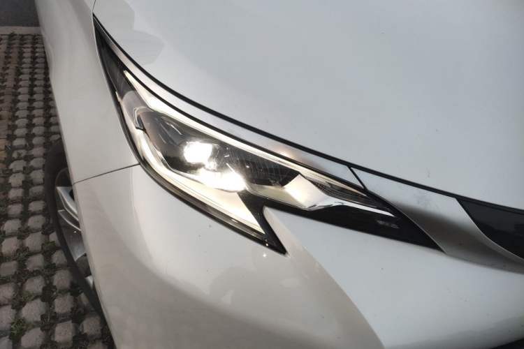 Used Toyota SIENNA 2024 2.5L Hybrid Luxury Edition Right Front Headlight