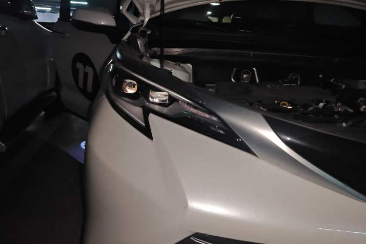 Used Toyota SIENNA 2024 2.5L Hybrid Platinum Edition Right Front Headlight