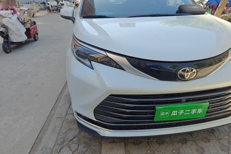 Used Toyota SIENNA 2024 2.5L Hybrid Four-Wheel Drive Prestige Edition Right Front Headlight