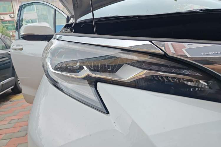 Used Toyota SIENNA 2024 2.5L Hybrid Comfort Edition Right Front Headlight