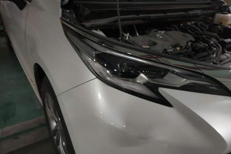 Used Toyota SIENNA 2024 2.5L Hybrid Comfort Edition Right Front Headlight