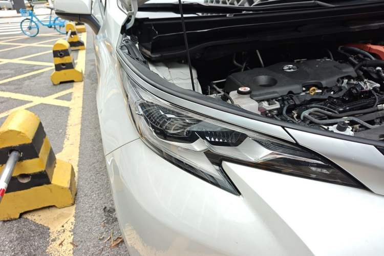 Used Toyota SIENNA 2024 2.5L Hybrid Four-Wheel Drive Prestige Edition Right Front Headlight