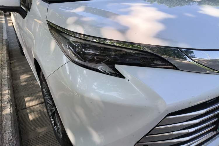 Used Toyota SIENNA 2024 2.5L Hybrid Comfort Edition Right Front Headlight