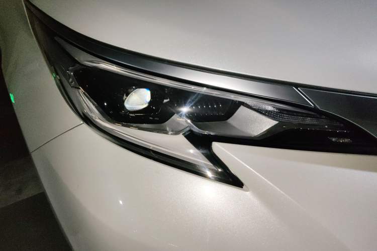 Used Toyota SIENNA 2024 2.5L Hybrid Four-Wheel Drive Prestige Edition Right Front Headlight