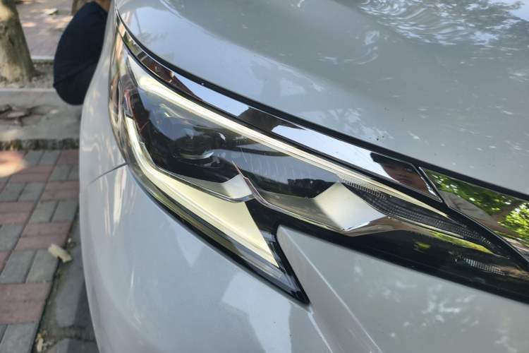 Used Toyota SIENNA 2024 2.5L Hybrid Comfort Edition Right Front Headlight