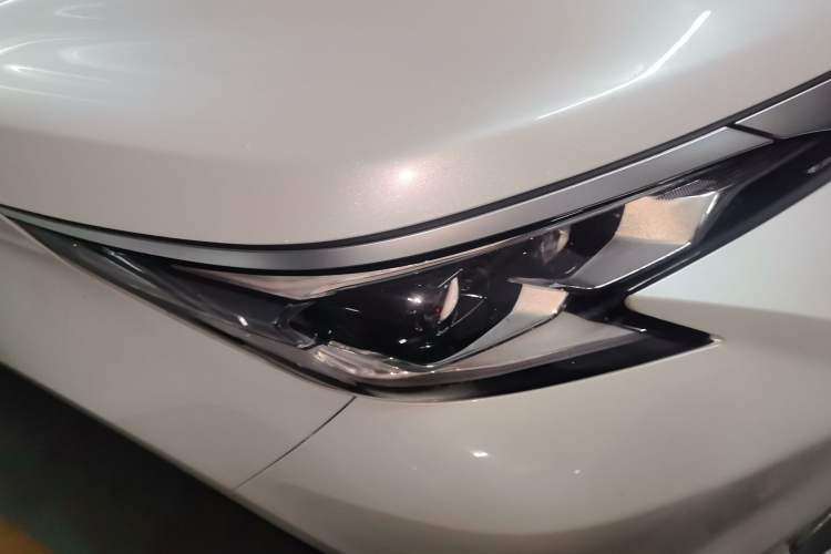 Used Toyota SIENNA 2024 2.5L Hybrid Platinum Edition Right Front Headlight