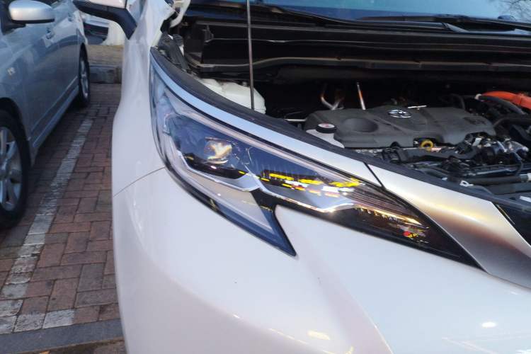 Used Toyota SIENNA 2024 2.5L Hybrid Four-Wheel Drive Prestige Edition Right Front Headlight
