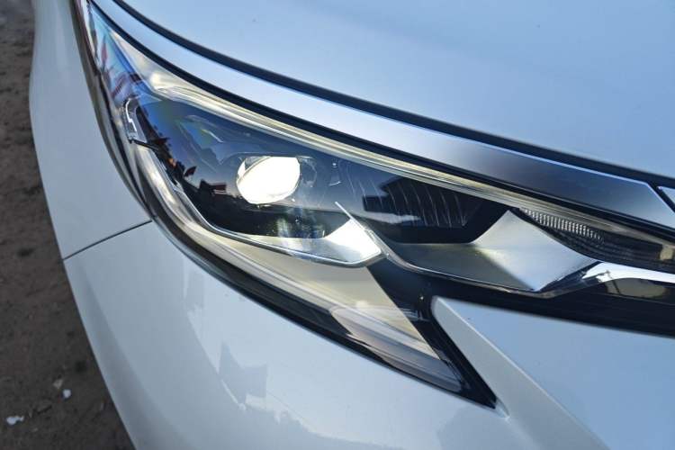 Used Toyota SIENNA 2024 2.5L Hybrid Four-Wheel Drive Luxury Edition Right Front Headlight