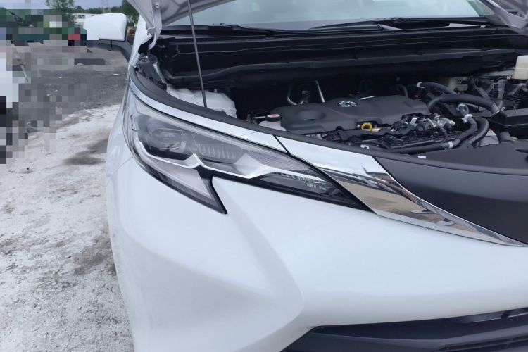 Used Toyota SIENNA 2024 2.5L Hybrid Comfort Edition Right Front Headlight