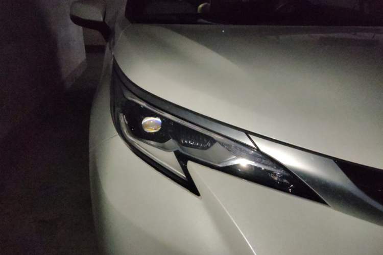 Used Toyota SIENNA 2024 2.5L Hybrid Prestige Deluxe Edition Right Front Headlight