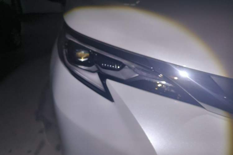 Used Toyota SIENNA 2024 2.5L Hybrid Comfort Edition Right Front Headlight