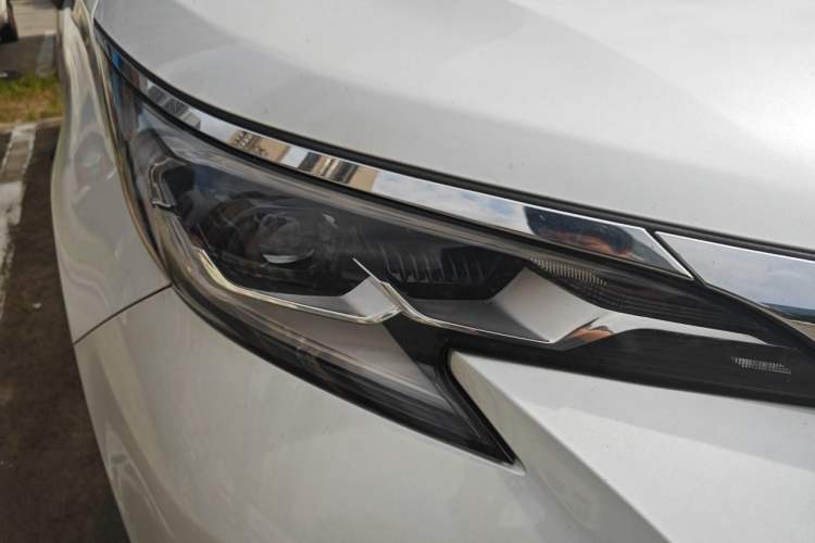 Used Toyota SIENNA 2024 2.5L Hybrid Comfort Edition Right Front Headlight