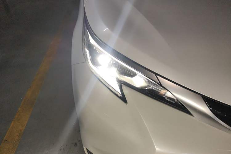 Used Toyota SIENNA 2024 2.5L Hybrid Prestige Deluxe Edition Right Front Headlight