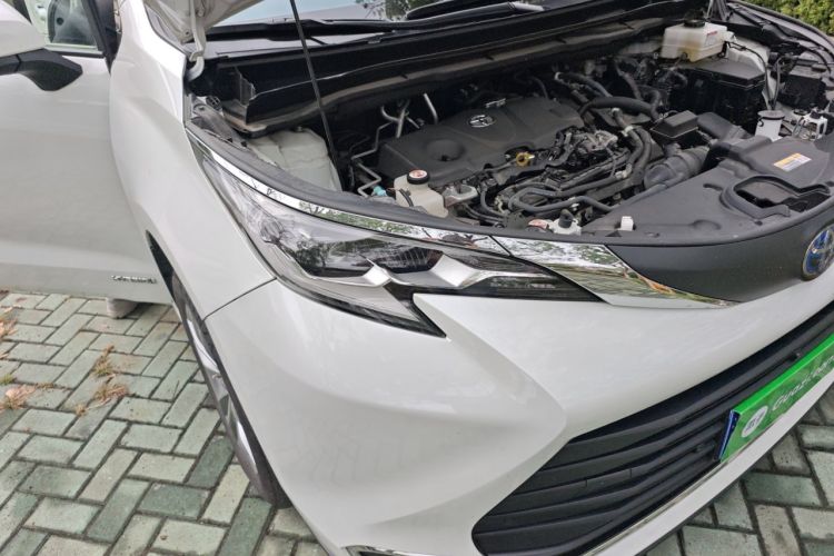 Used Toyota SIENNA 2024 2.5L Hybrid Comfort Edition Right Front Headlight