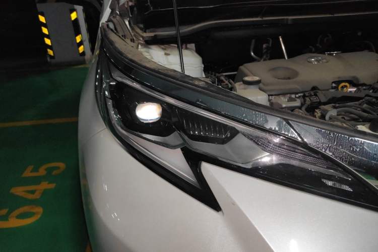 Used Toyota SIENNA 2024 2.5L Hybrid Comfort Edition Right Front Headlight
