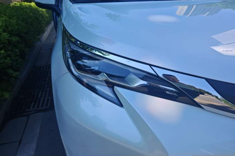 Used Toyota SIENNA 2024 2.5L Hybrid Comfort Edition Right Front Headlight