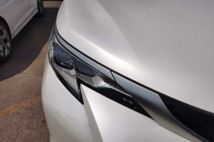 Used Toyota SIENNA 2024 2.5L Hybrid Luxury Edition Right Front Headlight