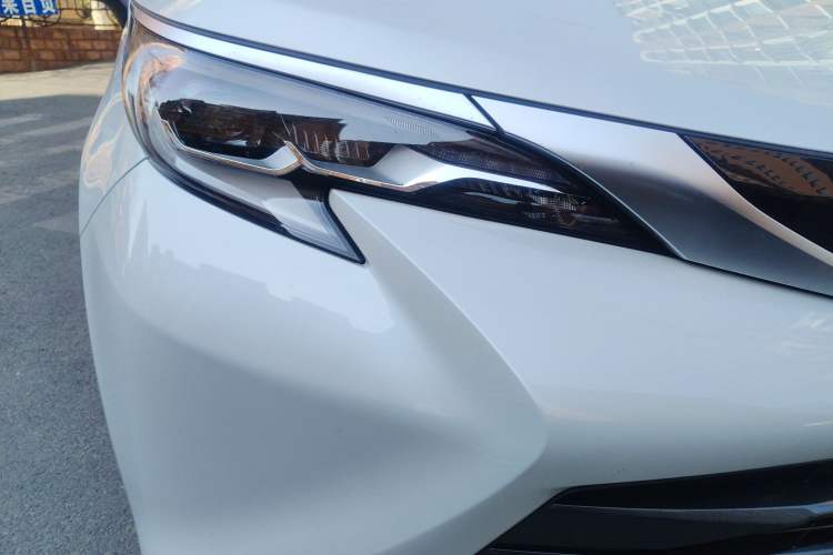 Used Toyota SIENNA 2024 2.5L Hybrid Four-Wheel Drive Prestige Edition Right Front Headlight