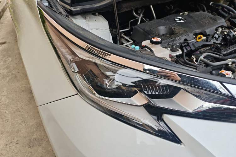 Used Toyota SIENNA 2024 2.5L Hybrid Comfort Edition Right Front Headlight