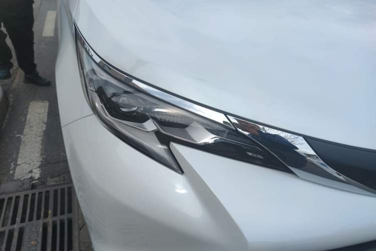 Used Toyota SIENNA 2024 2.5L Hybrid Comfort Edition Right Front Headlight
