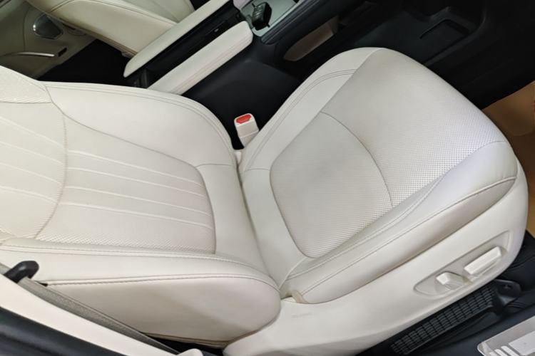 Used Toyota SIENNA 2024 2.5L Hybrid Platinum Edition Right Front Seat