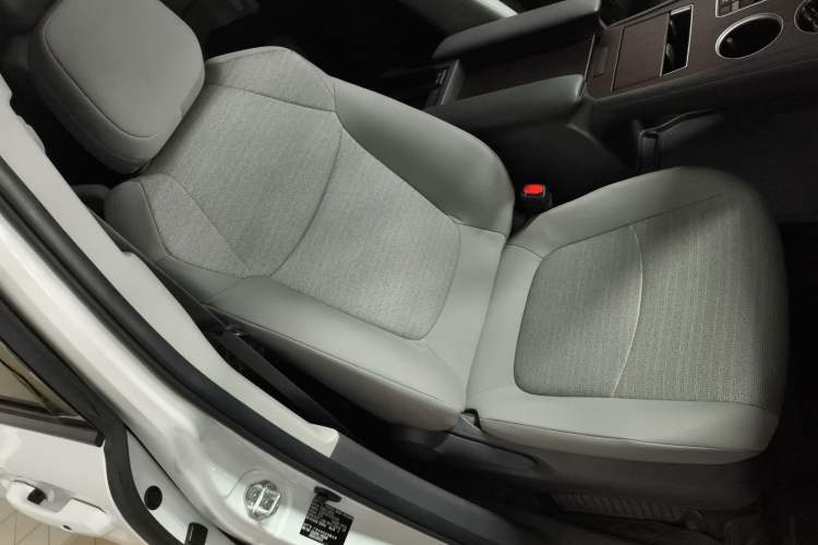 Used Toyota SIENNA 2024 2.5L Hybrid Comfort Edition Right Front Seat