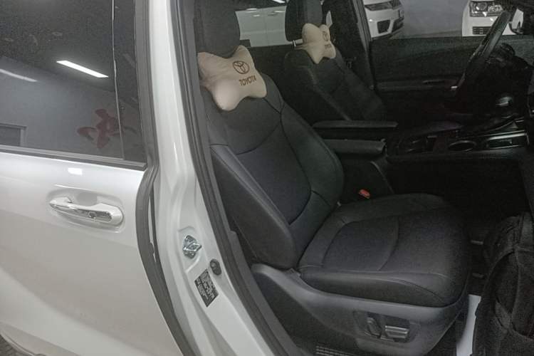 Used Toyota SIENNA 2024 2.5L Hybrid Four-Wheel Drive Prestige Edition Right Front Seat