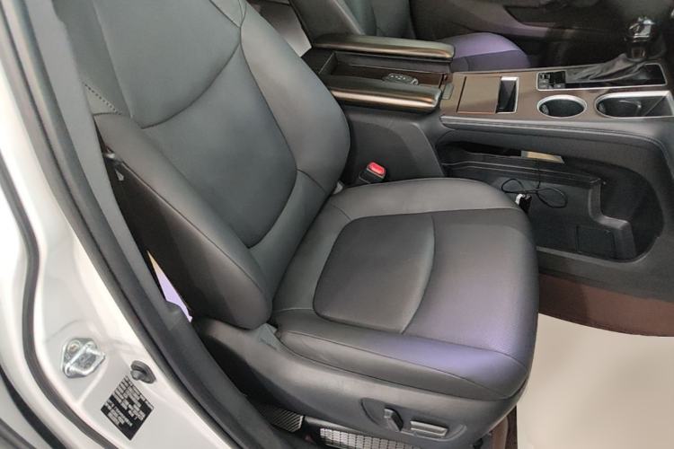 Used Toyota SIENNA 2024 2.5L Hybrid Four-Wheel Drive Luxury Edition Right Front Seat